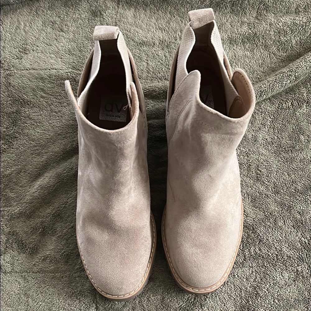 Dolce Vita Boot. Great condition. Size 8.